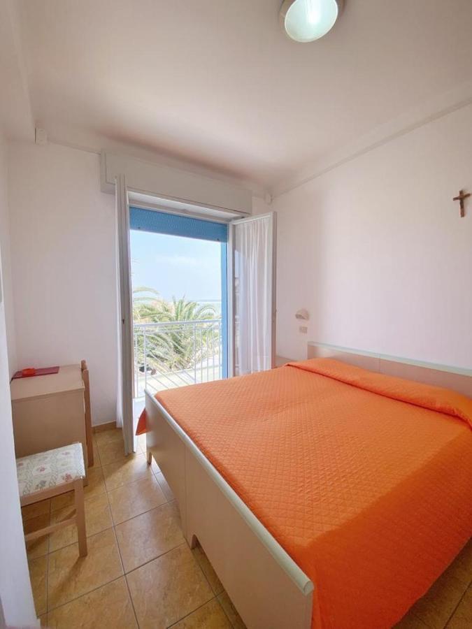 Hotel Dinarica Marotta Exterior foto